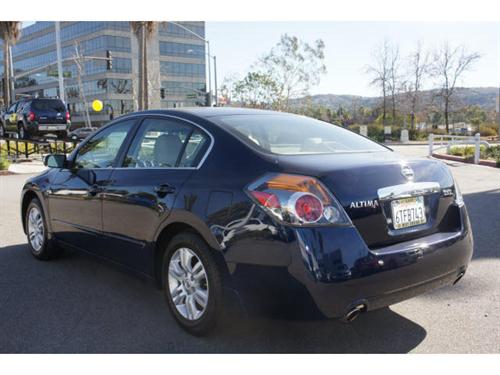 Nissan Altima 2011 photo 2