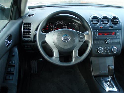 Nissan Altima 2011 photo 1