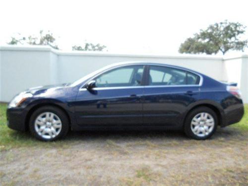 Nissan Altima 2011 photo 1