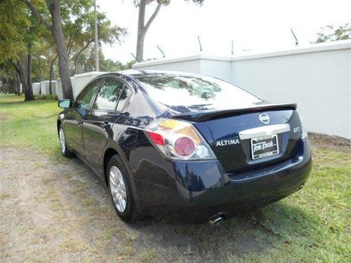 Nissan Altima 2011 photo 2