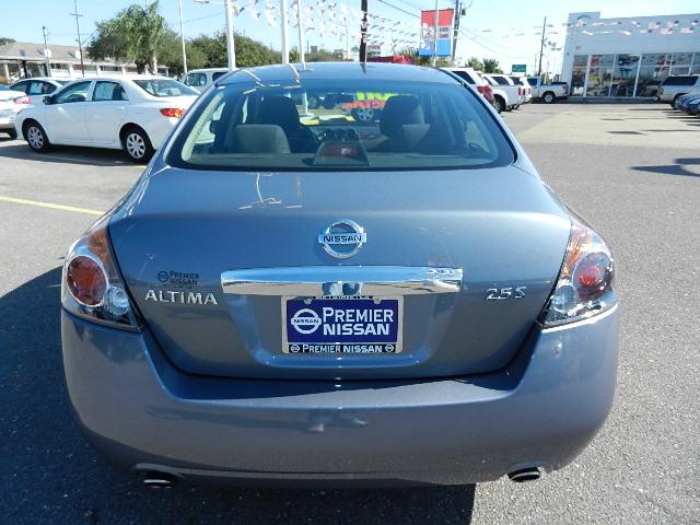 Nissan Altima 2011 photo 4