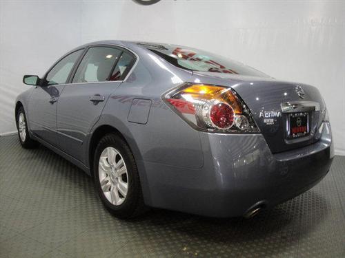 Nissan Altima 2011 photo 1