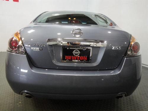 Nissan Altima 2011 photo 2