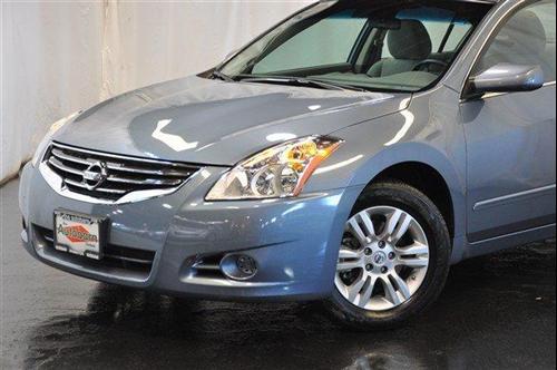 Nissan Altima 2011 photo 1