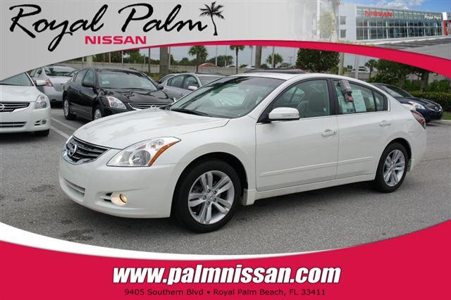 Nissan Altima 2007 Scion Sedan