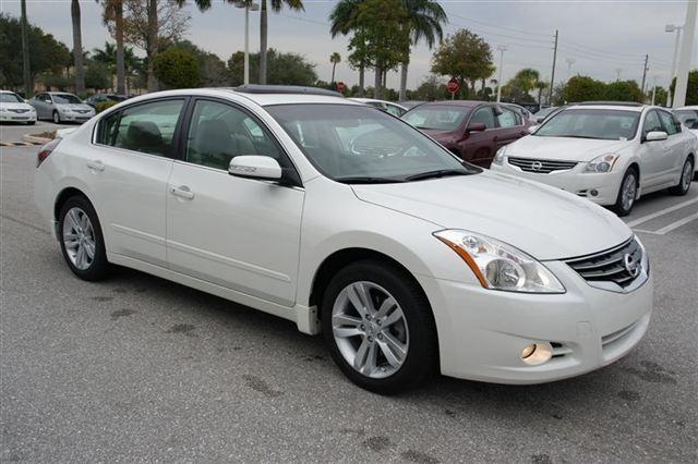Nissan Altima 2011 photo 1