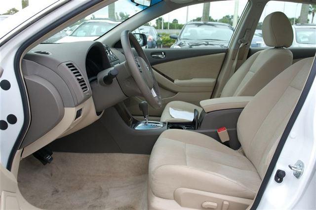 Nissan Altima 2011 photo 4