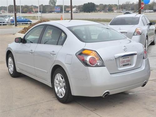 Nissan Altima 2011 photo 4