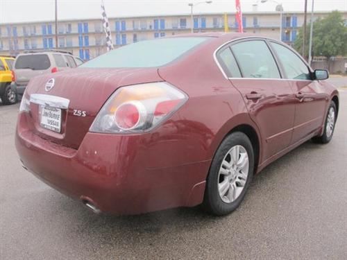 Nissan Altima 2011 photo 2