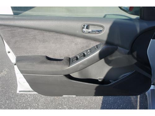 Nissan Altima 2011 photo 1