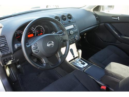 Nissan Altima 2011 photo 2
