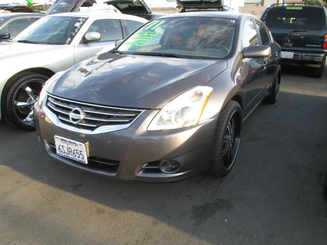 Nissan Altima Pickupslt Quad Cab SWB 4WD 4x4 Truck Sedan