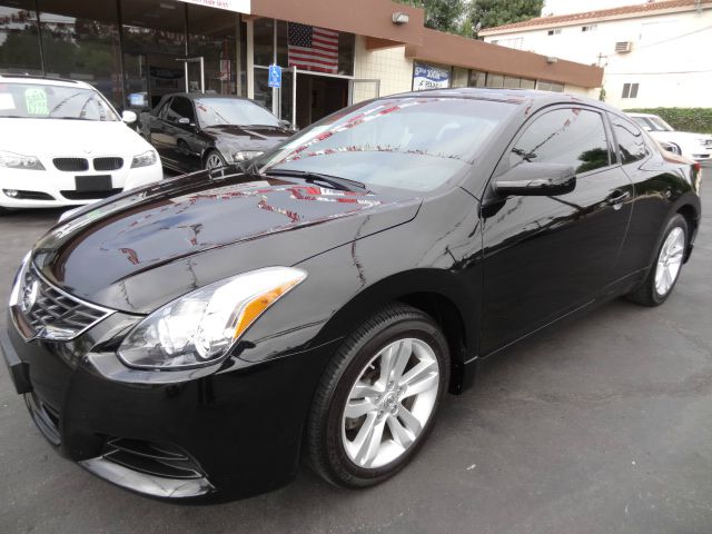 Nissan Altima 2011 photo 2