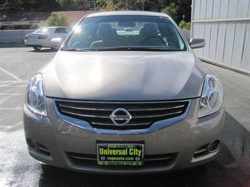 Nissan Altima 2011 photo 2