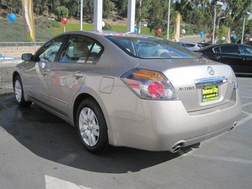 Nissan Altima 2011 photo 4
