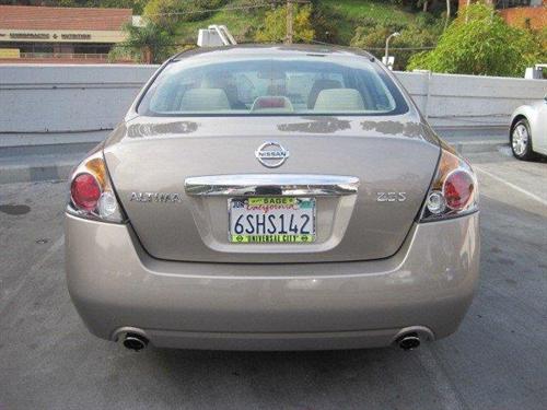 Nissan Altima 2011 photo 2