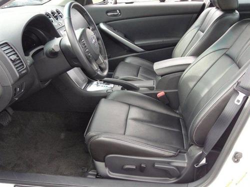 Nissan Altima 2011 photo 1