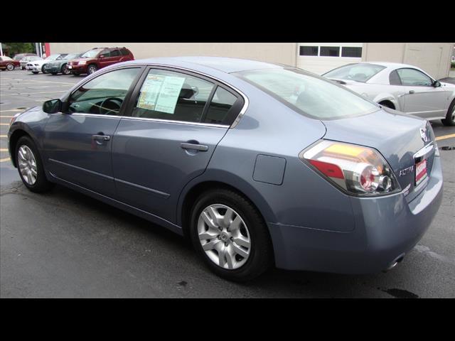 Nissan Altima 2011 photo 2