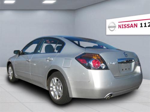 Nissan Altima 2011 photo 2