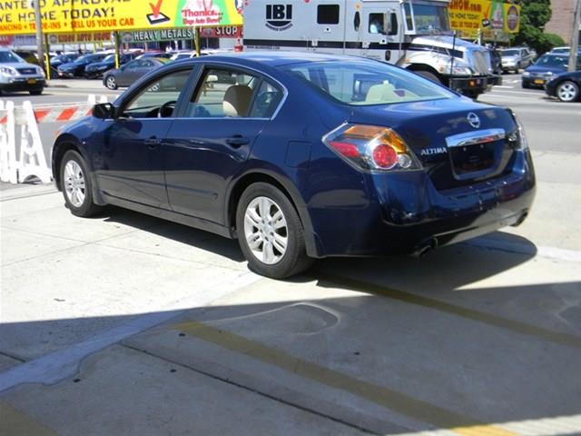 Nissan Altima 2011 photo 2
