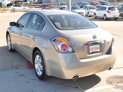Nissan Altima 2011 photo 4