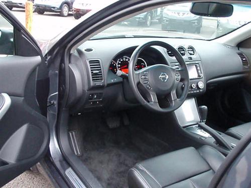 Nissan Altima 2011 photo 1