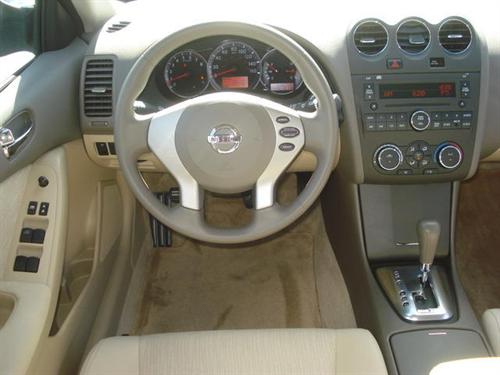 Nissan Altima 2011 photo 4