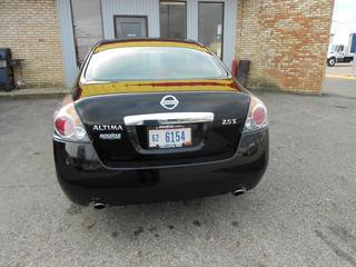 Nissan Altima 2011 photo 4