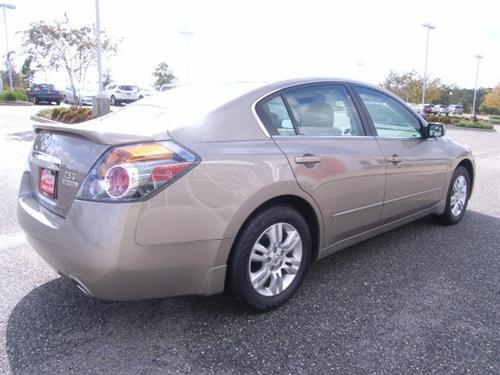 Nissan Altima 2011 photo 1