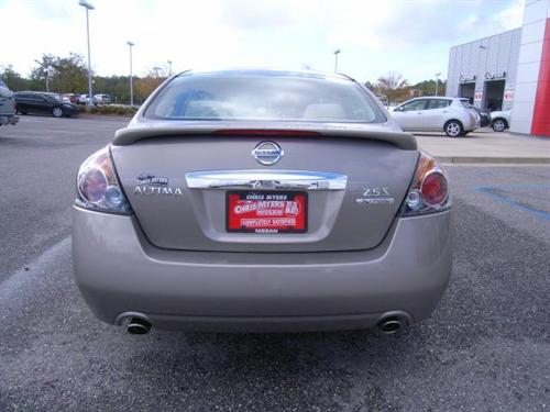 Nissan Altima 2011 photo 2