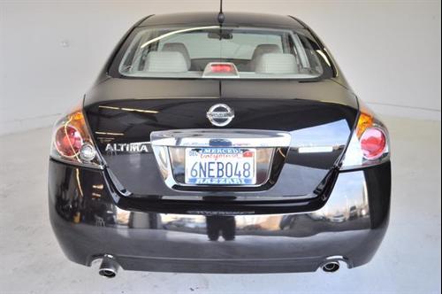 Nissan Altima 2011 photo 1