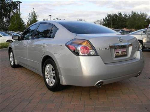 Nissan Altima 2011 photo 2