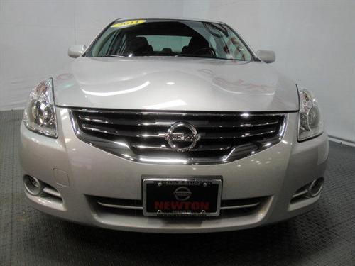 Nissan Altima 2011 photo 1