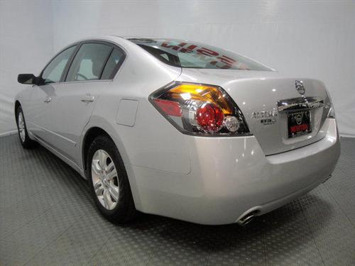 Nissan Altima 2011 photo 4