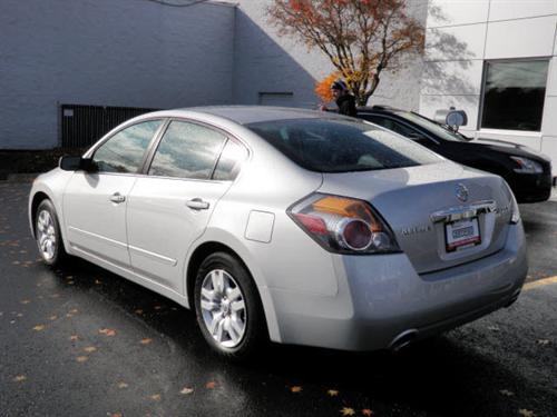 Nissan Altima 2011 photo 2