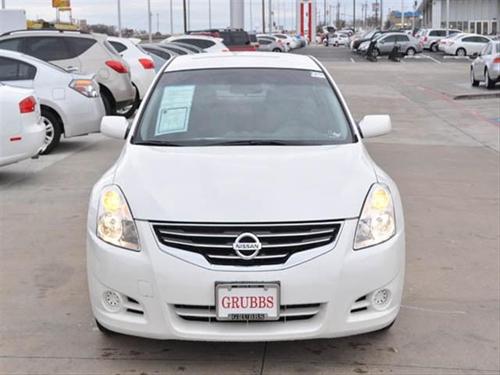 Nissan Altima 2011 photo 2