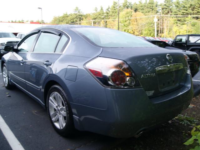 Nissan Altima 2011 photo 1
