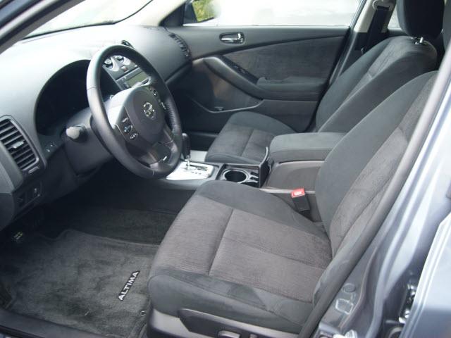 Nissan Altima 2011 photo 2