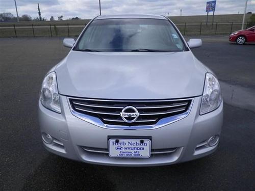 Nissan Altima 2011 photo 1
