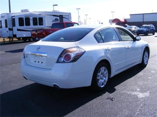 Nissan Altima 2011 photo 2