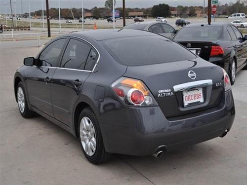 Nissan Altima 2011 photo 4