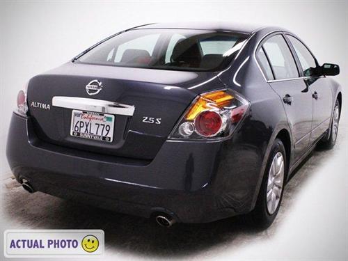 Nissan Altima 2011 photo 2