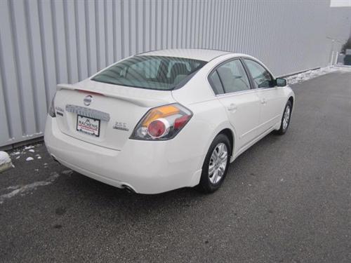 Nissan Altima 2011 photo 2