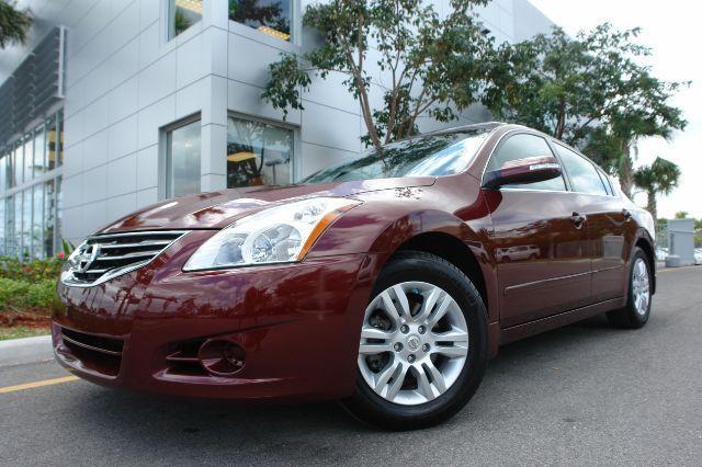 Nissan Altima SLT Quad Cab 2WD Sedan