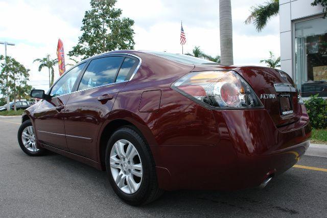 Nissan Altima 2011 photo 3
