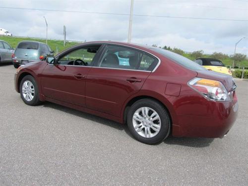 Nissan Altima 2011 photo 2