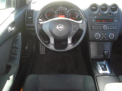 Nissan Altima 2011 photo 4