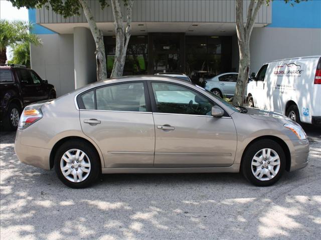 Nissan Altima 2011 photo 2