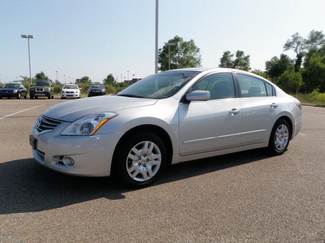 Nissan Altima Pickupslt Quad Cab SWB 4WD 4x4 Truck Sedan