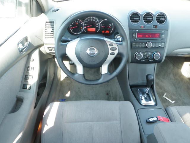 Nissan Altima 2011 photo 4